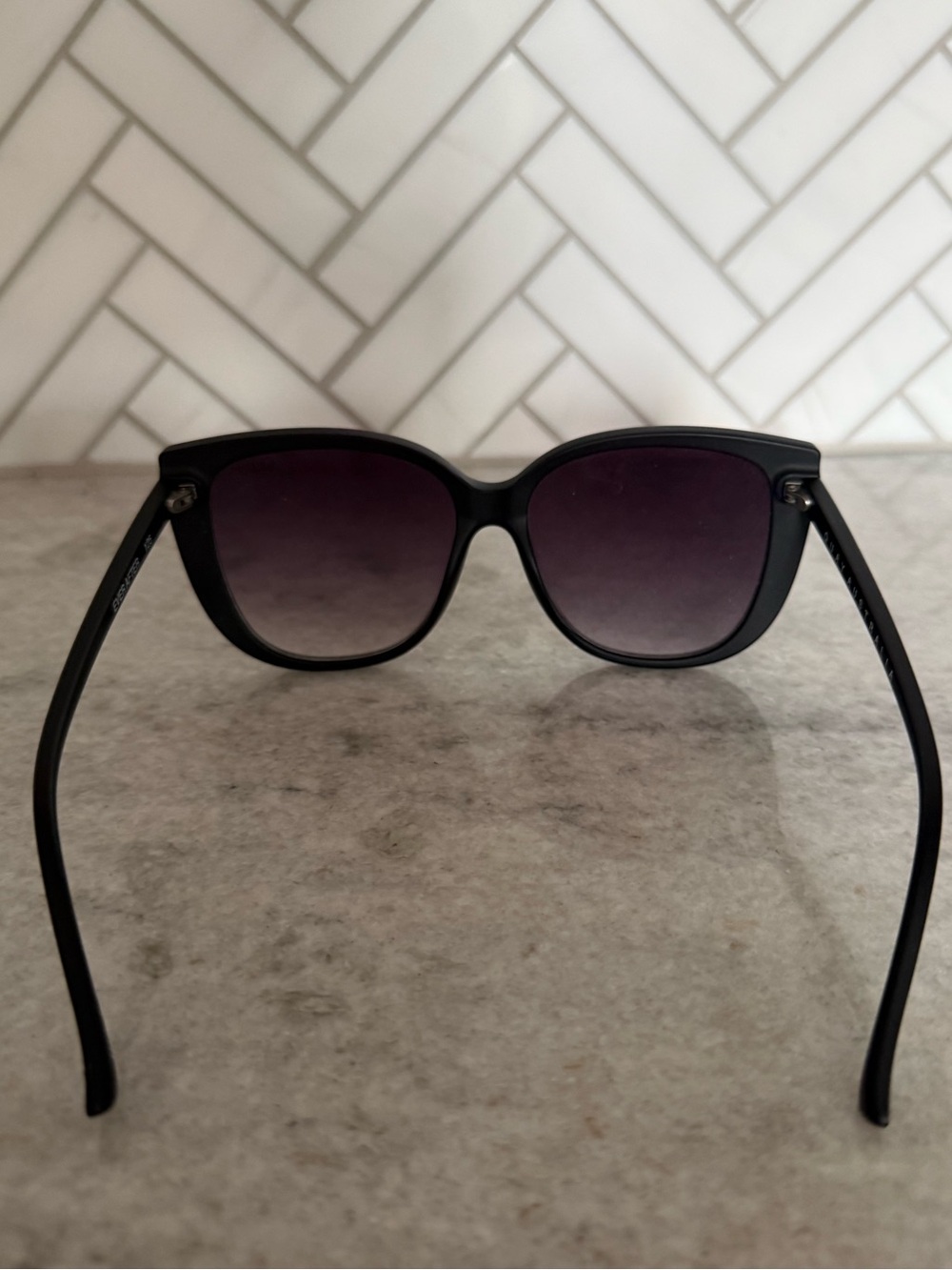 Quay Australia EVER AFTER oversized sunglasses - Picture 5 of 9